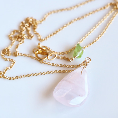 クオーツ・ペリドット ペンダント ローズクォーツ、ペリドットの