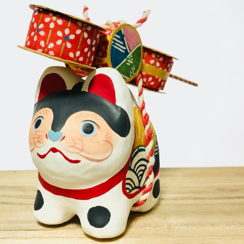 前田ビバリー 作　犬張子（牡丹文）　令和七年 夏作　桐箱・説明書付き 前田ビバリー 作 犬張子（牡丹文） 令和七年 夏作 桐箱・説明書