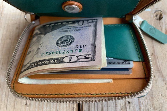 日本札にも対応した小さい財布　コインケース付きの海外旅行用スモールウォレット　トラベル革小物　グリーン　ラッピング可 4枚目の画像