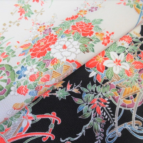❤️落ち着いた花文様　正絹縮緬小紋　超美品　新品畳紙付き 黒・白練色 本加賀友禅 雲取り花車模様 小紋 正絹縮緬 丹後ちりめん