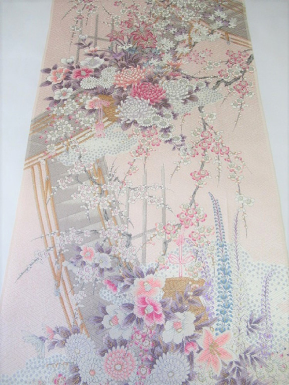 淡粉色花籃圖案 純絲錦緞紋飾設計 Tango Chirimen No.114-5 左前身下擺部分 [75 cm x 37 cm] 第3張的照片