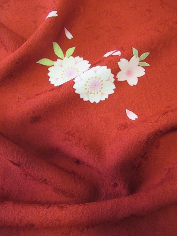 紅色櫻花圖案 純絲家徽設計 Tango chirimen No.124-6 左身肩 [100cm x 38cm] 振袖日本布的拆 第2張的照片