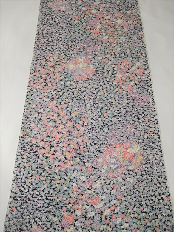 深藍色 Hon Kaga Yuzen 手鼓有四個季節花卉圖案 純絲探戈縐紗 No.23 [100cm x 36cm] 解開和服日 第3張的照片