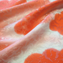 淺桃紅色和朱紅色漸變京都友禪絲綢鶴和雲純絲綢徽章設計Tango Chirimen No.155-3右袖後部[90cm×35cm 第5張的照片