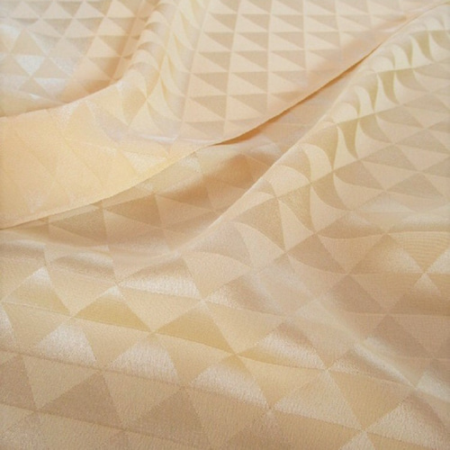 淡い山吹色 鱗模様 正絹綸子 紋意匠 長襦袢地 丹後ちりめん【50cm×34cm  