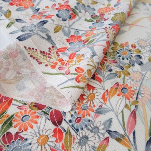 新品３歳正絹縮緬柄入りの被布（中綿無し）アイボリー色 七五三3歳正絹柄入り縮緬中綿無しの被布（新品）ミルキーホワイト