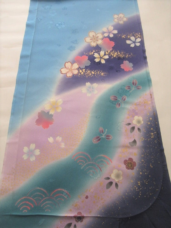 水色 京友禅 金彩桜模様 正絹 丹後ちりめん 左袖前部分 No.104-1【75cm×39cm】振袖の解き 和布 生地 2枚目の画像