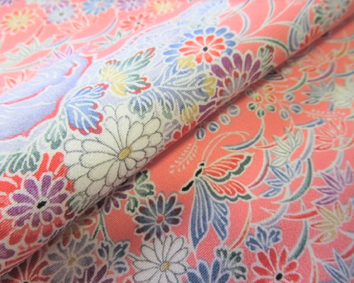 小紋　正絹　新品　友禅　加賀染　サーモンピンク　四季の花　茶道　お稽古 サーモンピンク 本加賀友禅 蝶に茶屋辻模様 小紋 正絹 丹後ちりめん