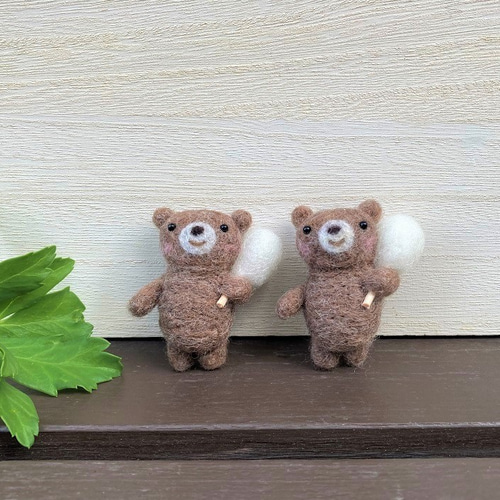 綿菓子とくまさん 羊毛フエルト ブローチ 羊毛フェルト monaka 通販