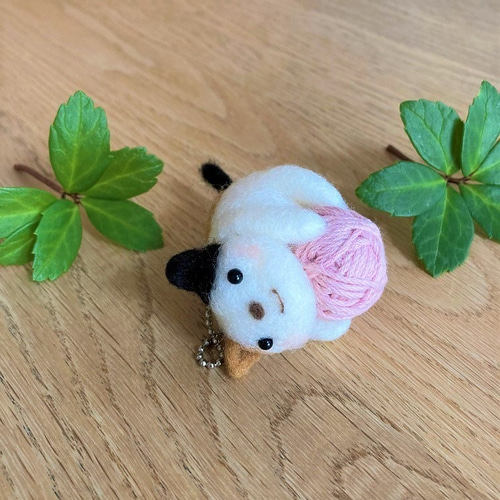 毛糸玉大好き猫 三毛 羊毛フエルトキーホルダー 羊毛フェルト monaka