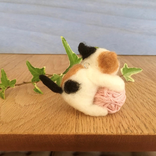 羊毛フェルト3匹の宝石猫キーホルダー【ハンドメイド 羊毛フェルト3匹