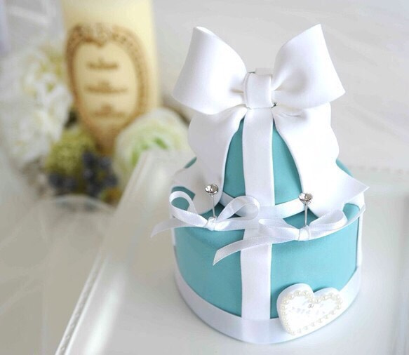 ティファニーブルーのリングピロー♡ | 東京 杉並区 代官山♡ リボンとクレイケーキ マカロンタワーとお花 お稽古サロン salon de  chocolate♡ ティファニーブルー3段クレイケーキ リングピローにも クレイケーキ*ティファニーリボン