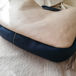 Round Shoulder Bag　ライトグレー✗ネイビー　ピッグスキン 3枚目の画像