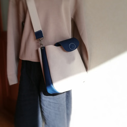 Round Shoulder Bag　ライトグレー✗ネイビー　ピッグスキン 9枚目の画像