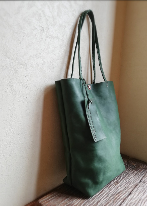 simple tote 縦長　グリーン　オイルシュリンクレザー 3枚目の画像