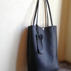 simple tote 縦長　ブラック　ピッグスキン 2枚目の画像