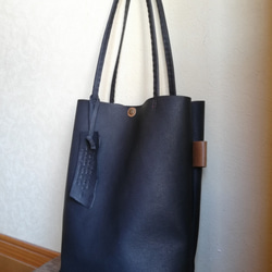 simple tote 縦長　ブラック　ピッグスキン 4枚目の画像