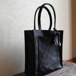 square mini tote　ブラック　オイルワックスレザー 3枚目の画像