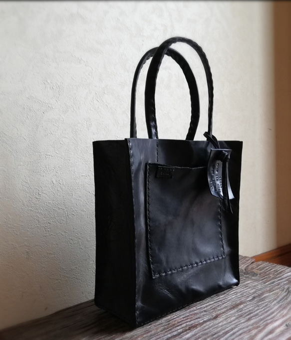 square mini tote　ブラック　オイルワックスレザー 3枚目の画像