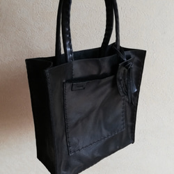 square mini tote　ブラック　オイルワックスレザー 7枚目の画像