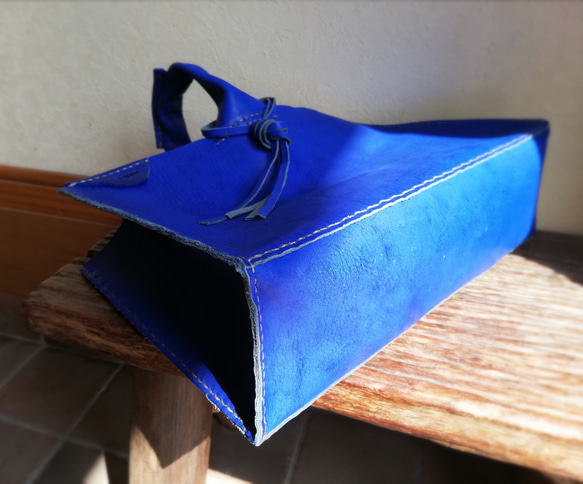 四角いワンハンドルバッグ　コバルトブルー　オイルヌメ 3枚目の画像