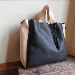 【Ｆ様ご注文品】stitch tote M　ピッグスキン　ブラック✗ナチュラル　Dカン付 1枚目の画像