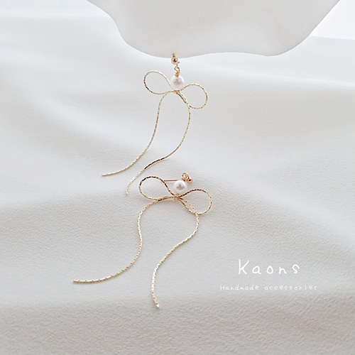 揺れる スワロフスキーパール リボンピアス/イヤリング/ロング 