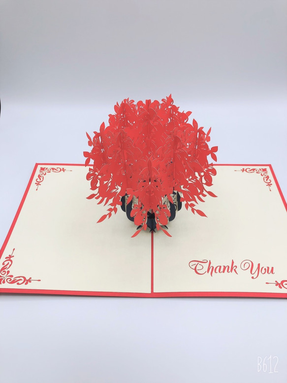 手作り切り紙ポップアップカード 赤い花ビン　ありがとう 6枚目の画像