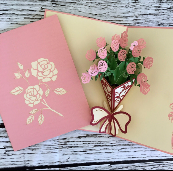 可愛い！ 手作り切り紙ポップアップメッセージカードピンクローズ　花束　バラブティックナチュラル 1枚目の画像