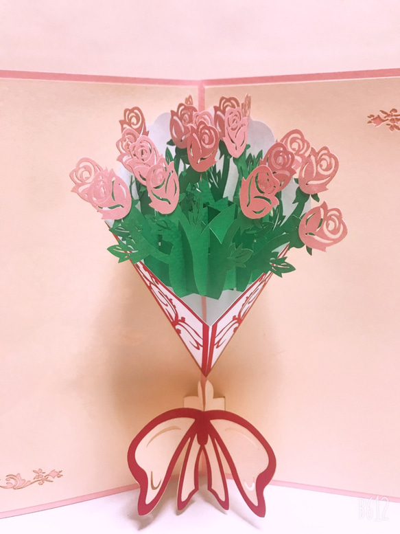 可愛い！ 手作り切り紙ポップアップメッセージカードピンクローズ　花束　バラブティックナチュラル 2枚目の画像