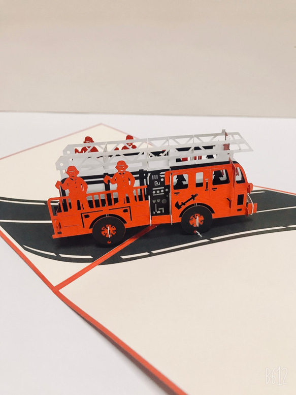 ポップアップカード手作り切り紙 立体カード 消防車 メッセージカード