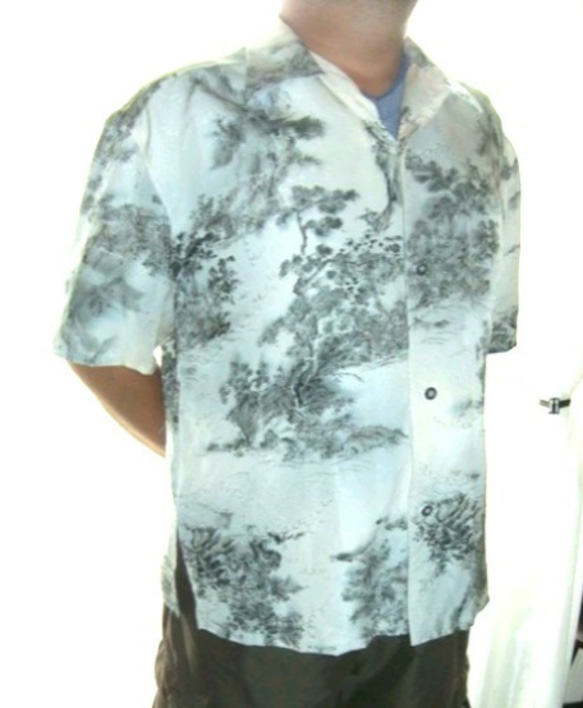 着物リメイク・シルク　メンズ　白地×水墨画風風景柄アンテークの着物から作ったアロハ 1枚目の画像