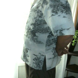 着物リメイク・シルク　メンズ　白地×水墨画風風景柄アンテークの着物から作ったアロハ 2枚目の画像
