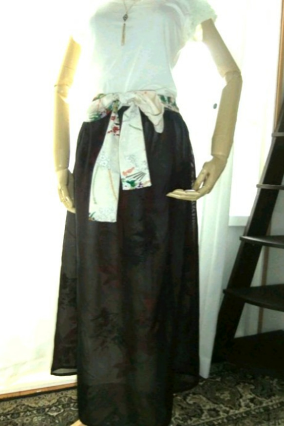 着物リメイク・シルク　アンテークの着物から作ったチュールスカート（ロング） 2枚目の画像