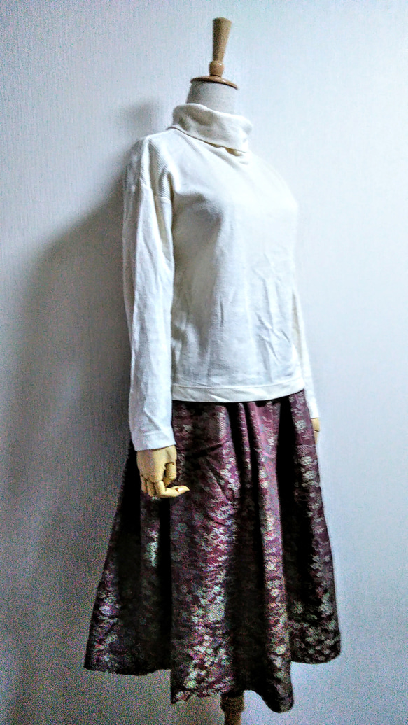 着物リメイク・スカート　シルク　アンティークの着物で作りました膝丈スカート(紫) 4枚目の画像