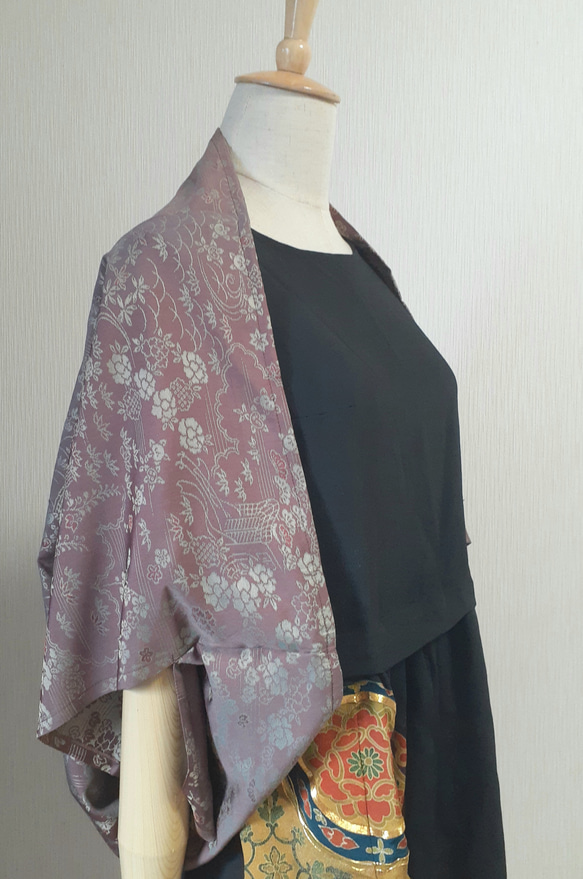 着物リメイク　ストールにもなるゆったりマーガレットカーディガン　鈍い紫×松・紅葉・花柄 5枚目の画像