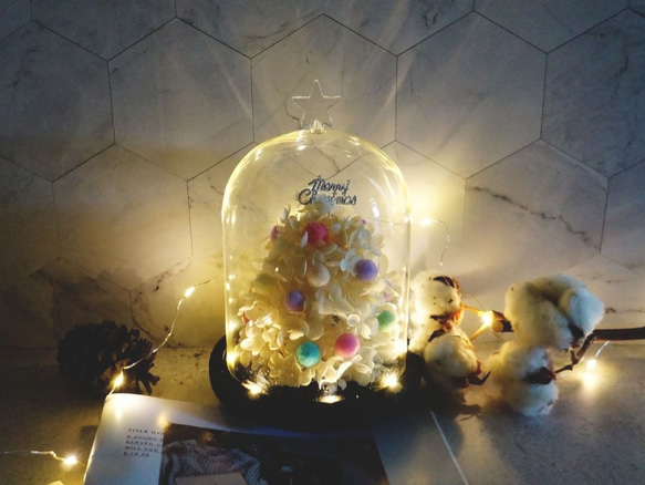 麋花Amor Floral- 白色聖誕玻璃花罩聖誕樹/耶誕禮物/交換禮物/永生花/繡球花 第4張的照片