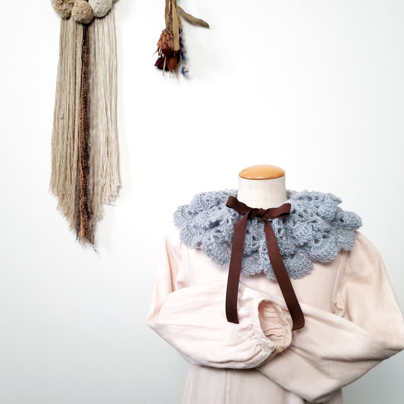 ふりふり手編みのつけ襟 モヘア調 ブルーグレー くすみブルー ande