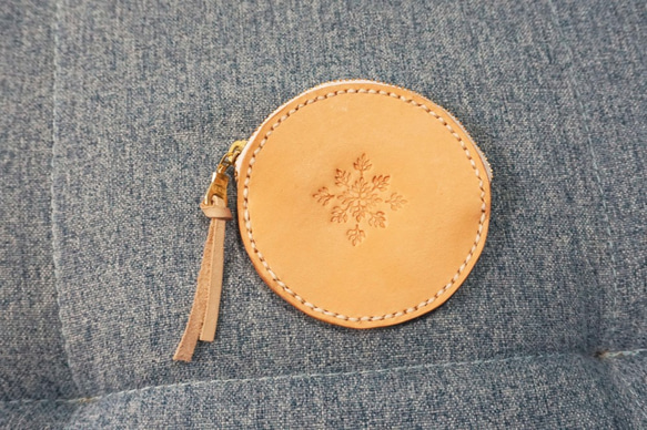 手縫植鞣圓形零錢包-靜葉 第1張的照片