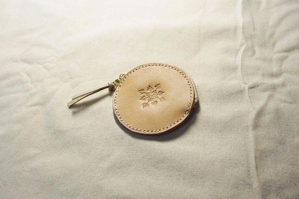 手縫植鞣圓形零錢包-靜葉 第6張的照片