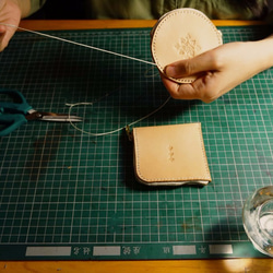 手縫植鞣圓形零錢包-靜葉 第9張的照片