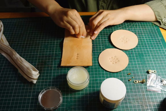 手縫植鞣方形零錢包-靜葉 第7張的照片