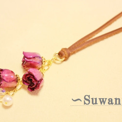 本物のバラのつぼみ３連ネックレス（ムラサキ） 1枚目の画像