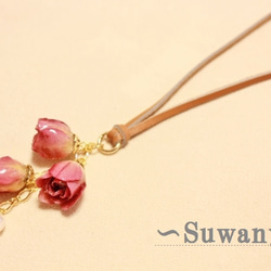 本物のバラのつぼみ３連ネックレス（ピンク） 1枚目の画像