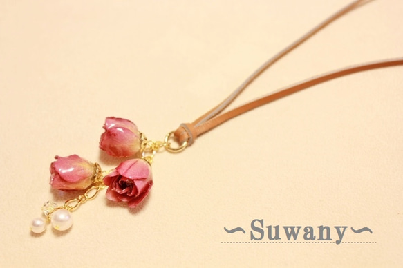 本物のバラのつぼみ３連ネックレス（ピンク） 1枚目の画像