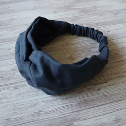 雙紗交叉頭巾（深灰色） 第3張的照片