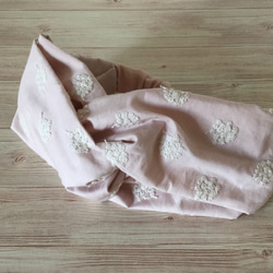お花の刺繍のクロスターバン（アナベル・グレイッシュピンク） 2枚目の画像