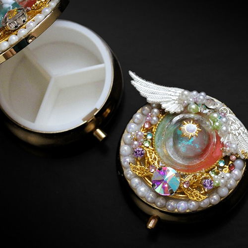 虹のフィラクテリー・ピルケース（円形） その他ケース 工藤マリ絵