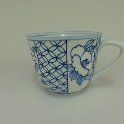 手書き　椿花柄　網目　模様　和風コーヒーカップ 2枚目の画像