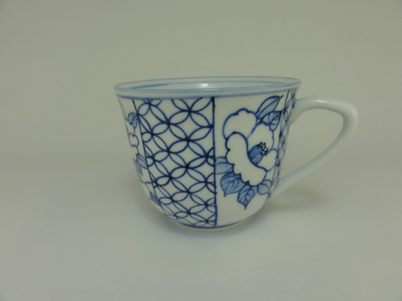 手書き　椿花柄　網目　模様　和風コーヒーカップ 2枚目の画像